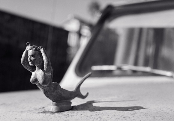 La Sirena finds herself in reduced circumstances through no fault of her own